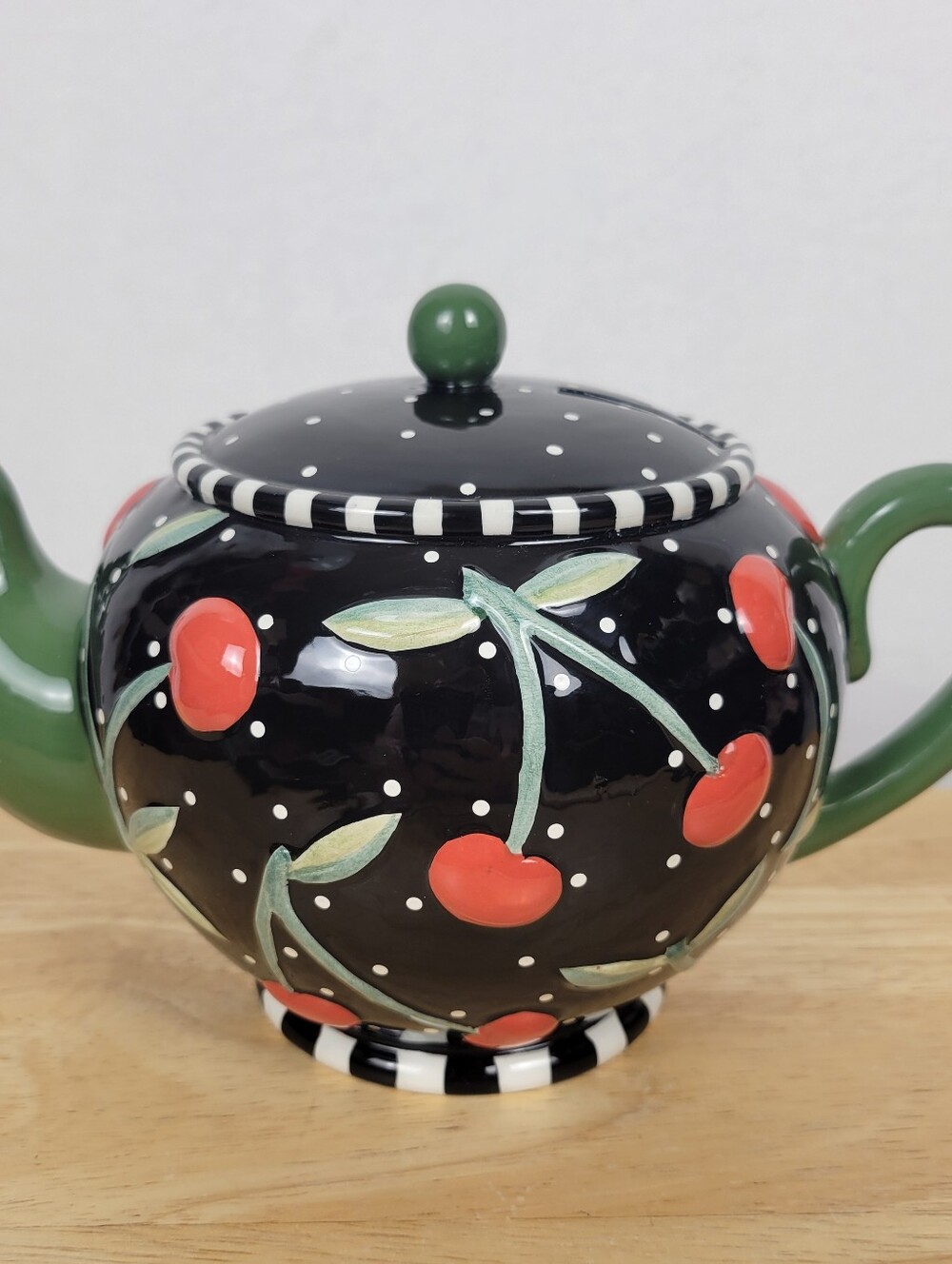 Mary Engelbreit Black Cherry Teapot Bank Polka Dot Hand Painted Ceramic 1995 EUC